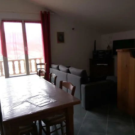 Les Logis De Lucie Апартаменты Селоне